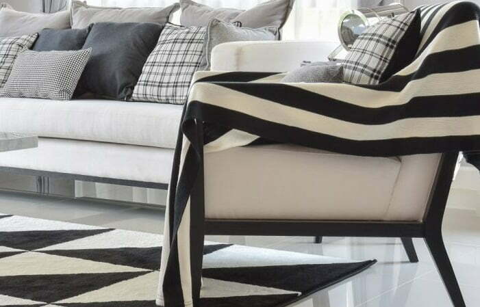 Dnevna soba sa tonovima crne i bele