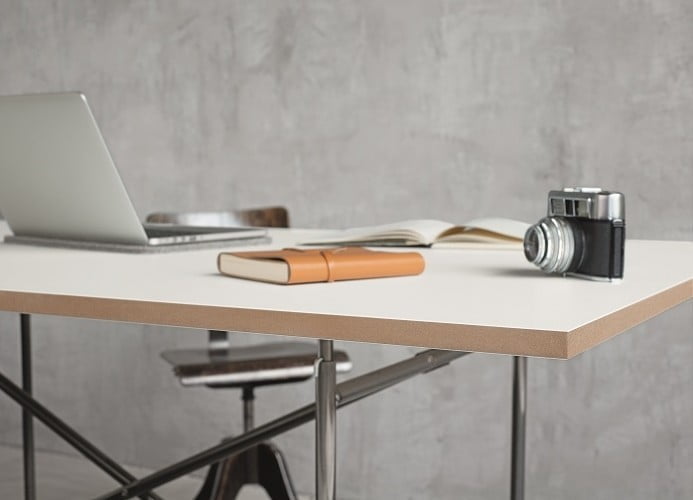 laminat_presek_u_boji_bela_w1000