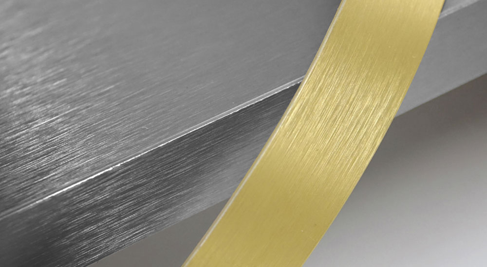 Brušeni metal na MDF pločama: Elegancija aluminijuma u savremenom enterijeru