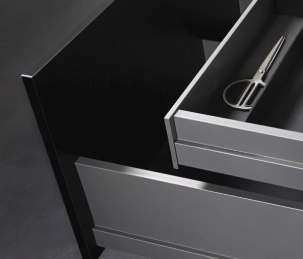 Nosač unutrašnjeg fronta za fioku Grass beli H/90 Nova Pro Scala/Nova Pro One 3403606_01