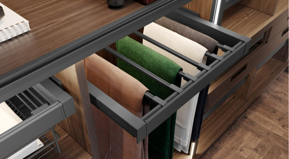 Prednosti izvlačnih polica za pantalone