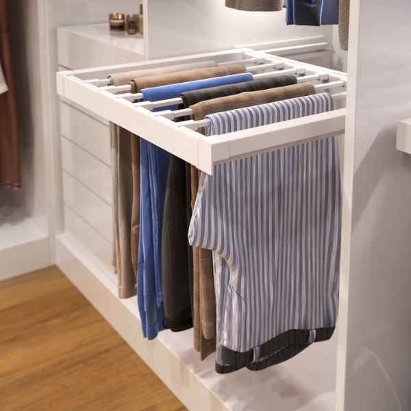 Prednosti izvlačnih polica za pantalone