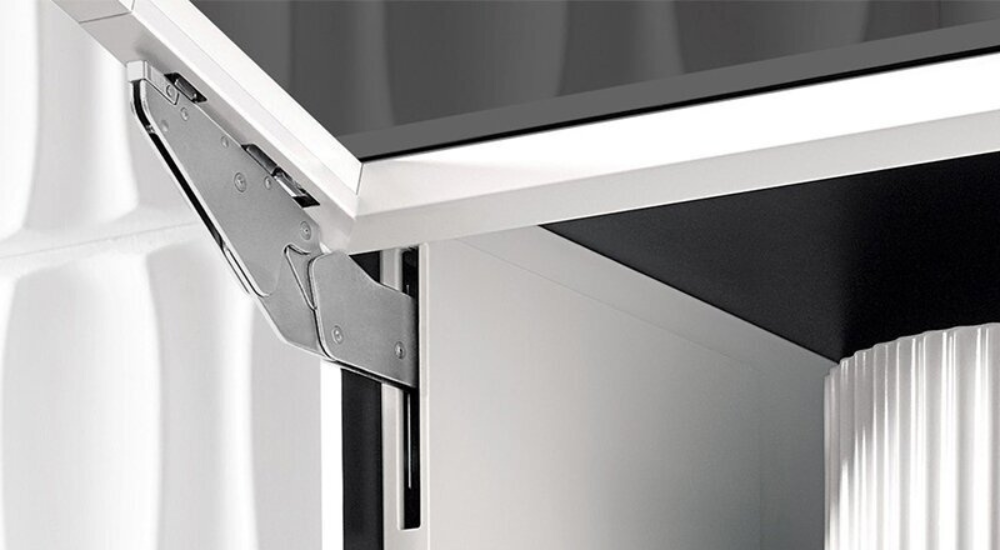 Soft-close mehanizmi i okovi: mali detalji koji prave veliku razliku